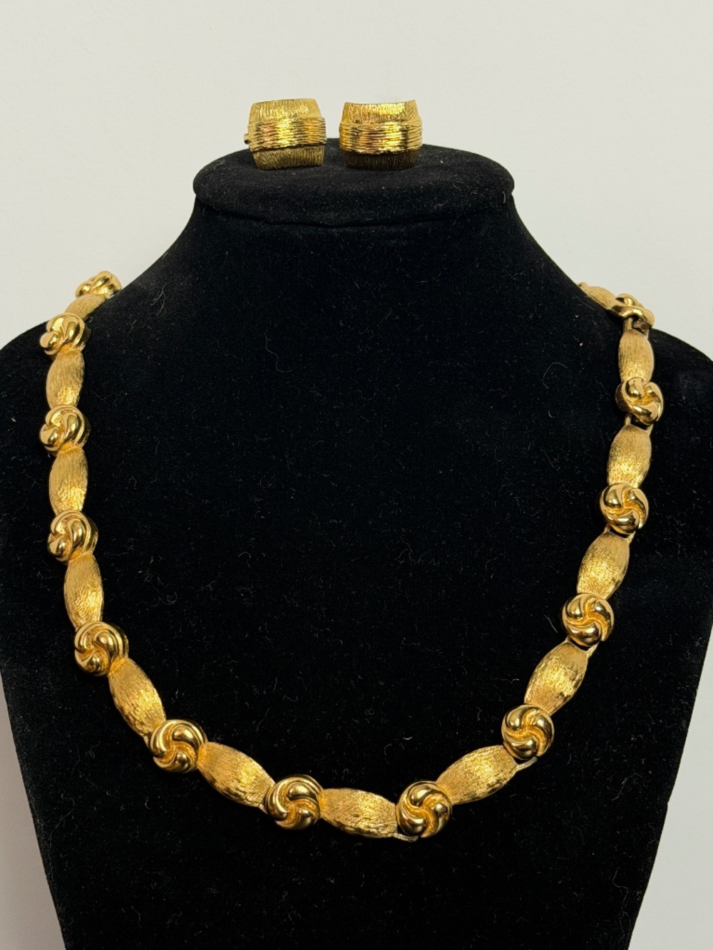 VTG Monet Gold Tone Textured Link Statement Necklace 17" with Napier Earrings